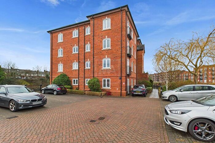 2 Bedroom Flat For Sale In Waters Edge, Warrington, WA4