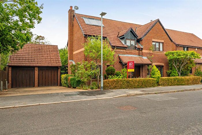4 Bedroom Detached House For Sale In Merryman Drive, Crowthorne, Berkshire, RG45