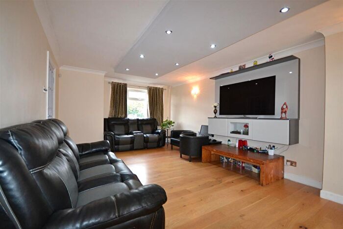 3 Bedroom Semi-Detached House To Rent In Oulton Way, Watford, Watford, WD19