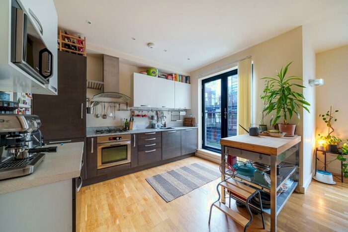 3 Bedroom Apartment To Rent In The Campsbourne London, N8