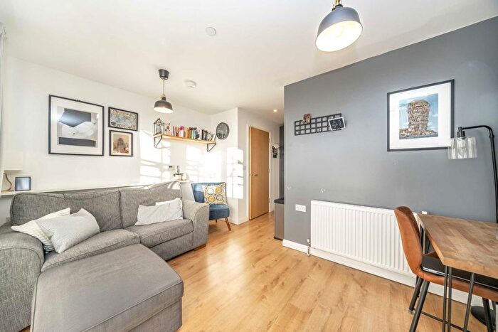 1 Bedroom Flat To Rent In Queensland Road, London, N7