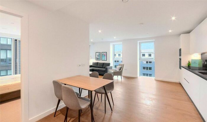 2 Bedroom Flat To Rent In Deacon Street, Elephant And Castle, London, SE17