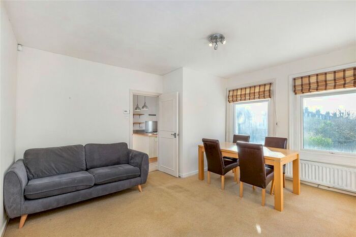 1 Bedroom Flat To Rent In Bedford Hill, London, SW12