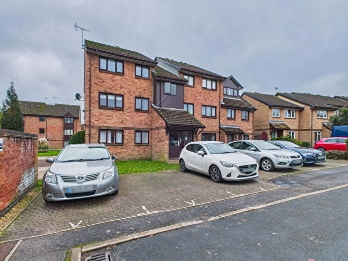 2 Bedroom Flat For Sale In Manor Fields, Horsham, West Sussex., RH13