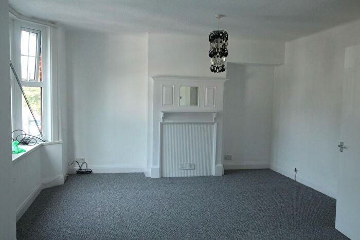 3 Bedroom Flat To Rent In Albert Terrace Green Street Eastbourne, BN21