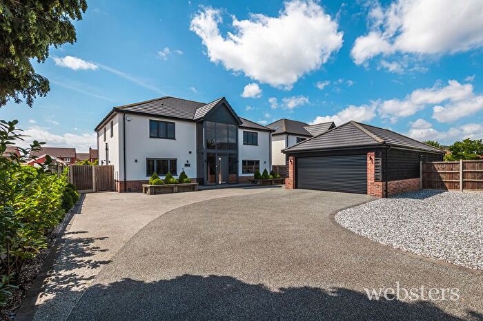 4 Bedroom Detached House For Sale In Holt Road, Horsford, NR10