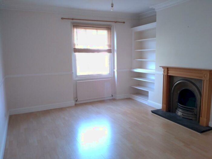 1 Bedroom Flat To Rent In Clarence Square, Cheltenham, GL50