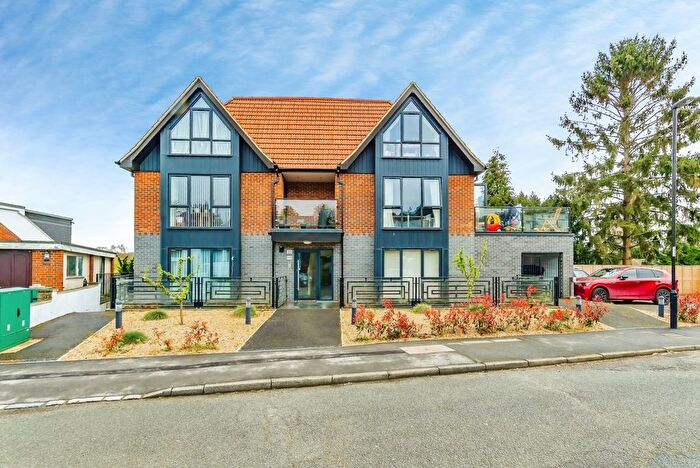 2 Bedroom Flat For Sale In Lynne Close, South Croydon, CR2