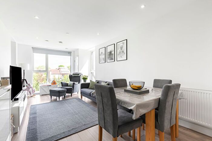 2 Bedroom Flat For Sale In Burlington Road, Surrey, KT3