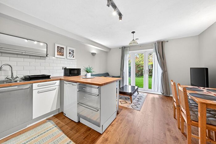 1 Bedroom Flat For Sale In Heddington Grove, London, N7