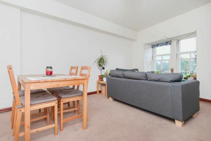 2 Bedroom Flat To Rent In Johns Place, Edinburgh, EH6