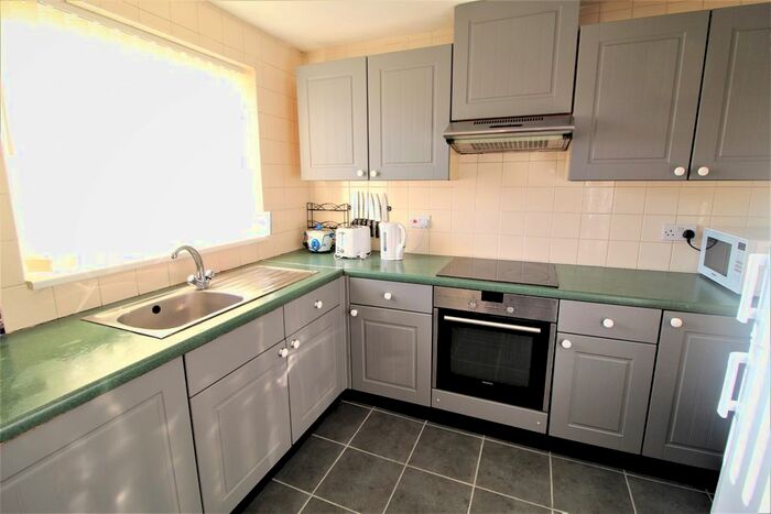 2 Bedroom Flat To Rent In Cuffley Court, Hemel Hempstead, Hertfordshire, HP2