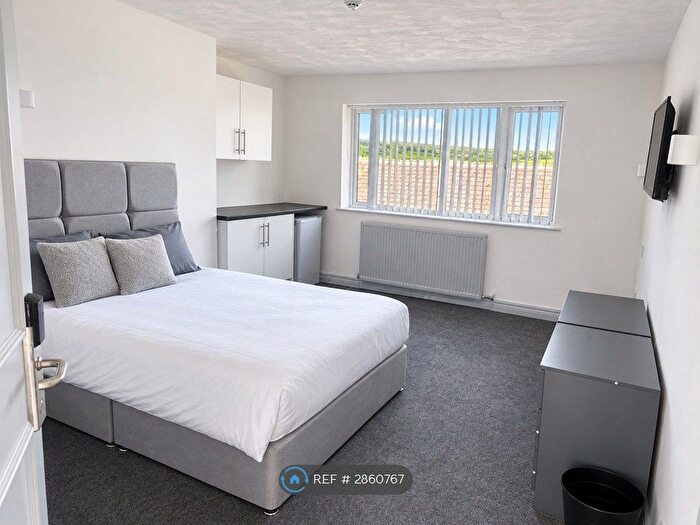 1 Bedroom Flat To Rent In Rochdale Road, Denshaw, Oldham, OL3