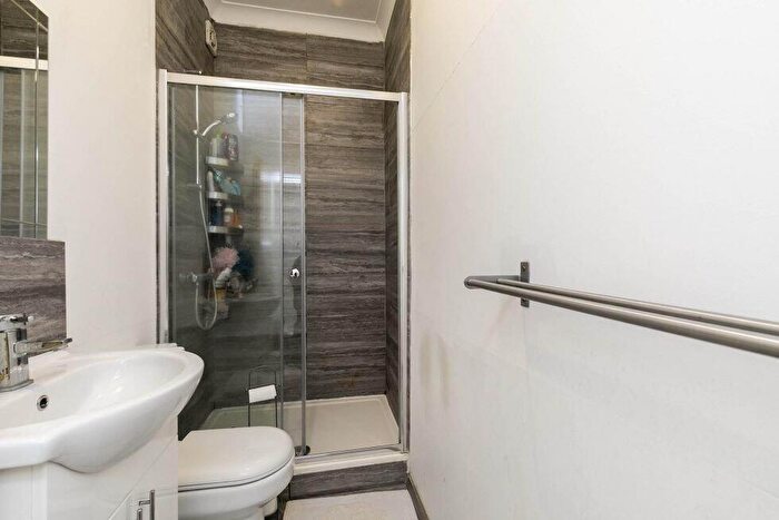 3 Bedroom Flat To Rent In Milman Road, Queens Park, NW6