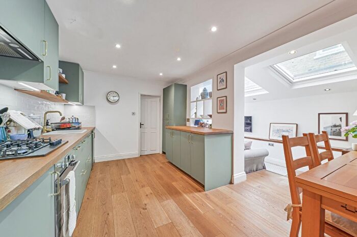 2 Bedroom Flat For Sale In Wingford Road, London, SW2
