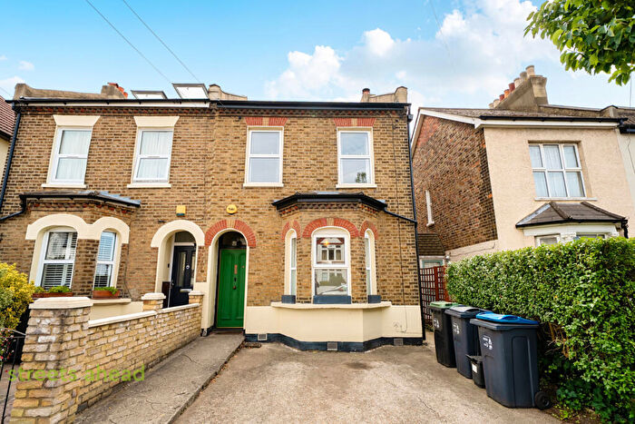 3 Bedroom Semi Detached House For Sale In Livingstone Road, Thornton Heath, CR7