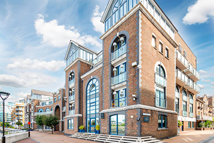 1 Bedroom Flat To Rent In Molasses House, SW11