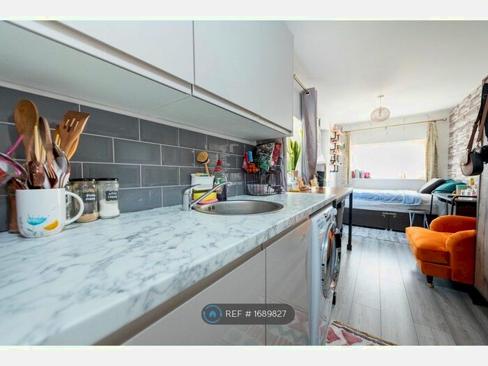 Studio To Rent In Bourne Road, Cambridge, CB4