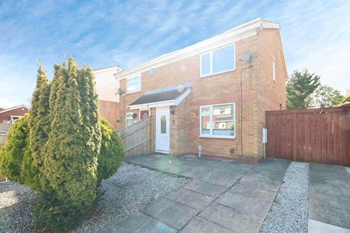 3 Bedroom Semi Detached House For Sale In Tudor Drive, Hull, HU6