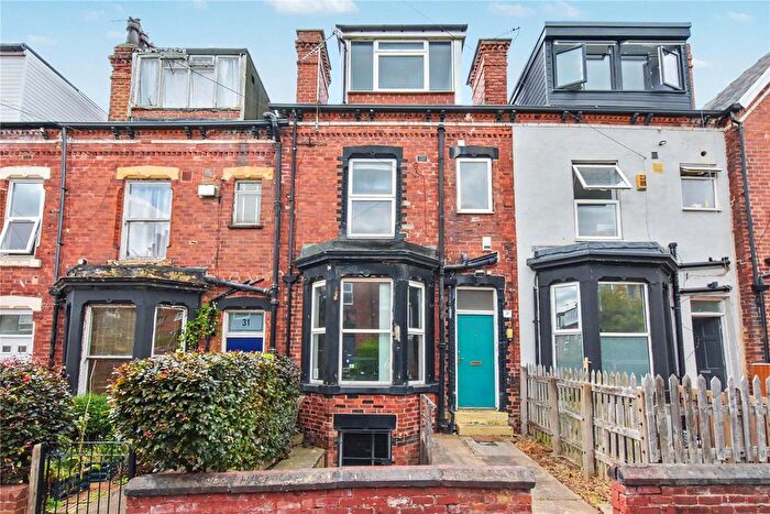 6 Bedroom Terraced House For Sale In Delph Mount, Leeds, West Yorkshire, LS6