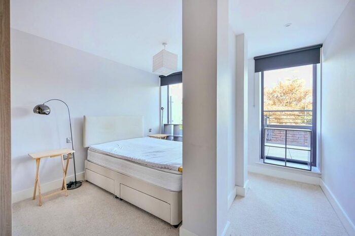 1 Bedroom Flat To Rent In Lower Richmond Road, Richmond, TW9