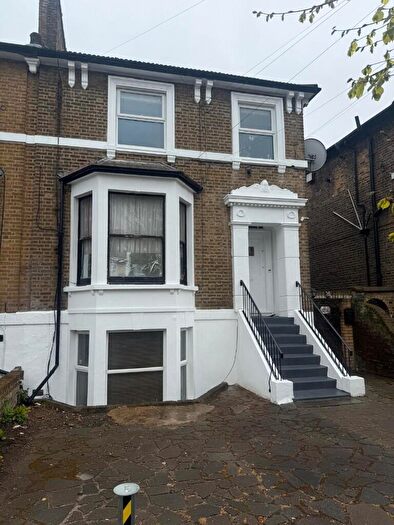 1 Bedroom Flat To Rent In Park Avenue, Ilford, London, IG1