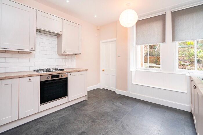 2 Bedroom Flat To Rent In South Learmonth Gardens, Stockbridge, Edinburgh, EH4