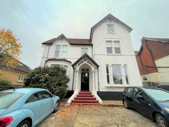 1 Bedroom Flat To Rent In Hayes Lane, Bromley BR2