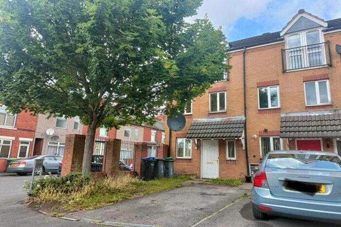 3 Bedroom Town House To Rent In Tenter Close, Sutton-In-Ashfield, NG17
