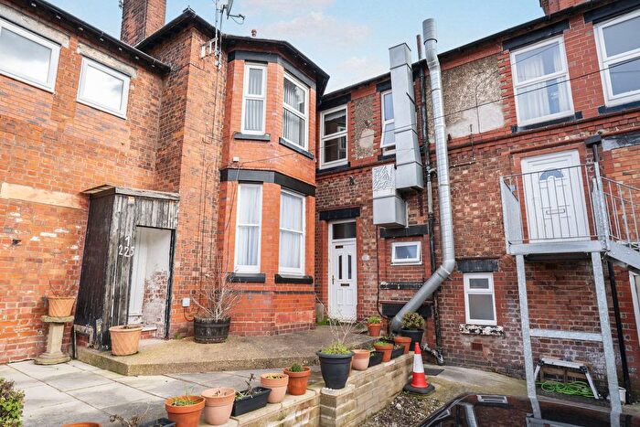 2 Bedroom Flat For Sale In Chester Road, Helsby, Frodsham, WA6