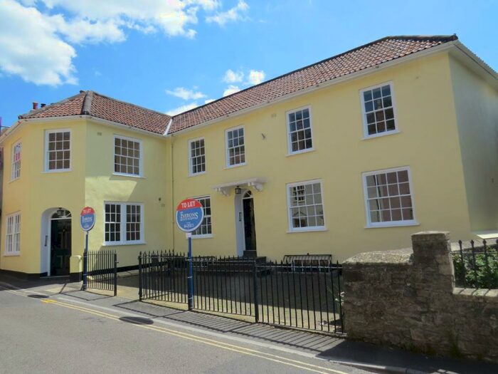 3 Bedroom Flat To Rent In West Street, Axbridge, Somerset., BS26