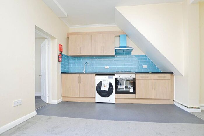2 Bedroom Flat To Rent In Buckingham Road, London, IG1