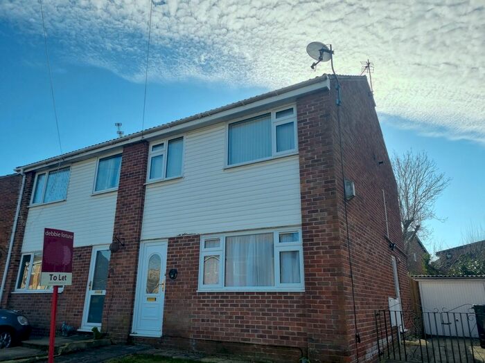 3 Bedroom Semi-Detached House To Rent In Shaftesbury Close, Nailsea, Bristol, BS48