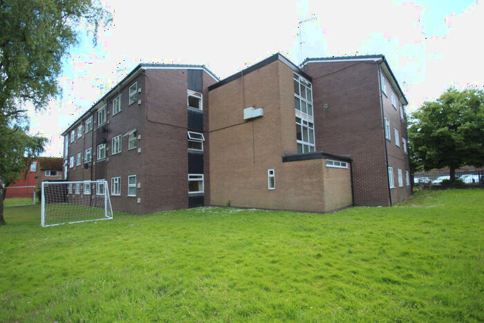 2 Bedroom Flat For Sale In Tree Walk, Stretford, M32