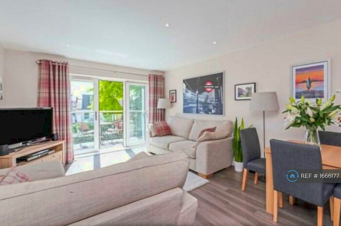 2 Bedroom Flat To Rent In Old Devonshire Road, London, SW12
