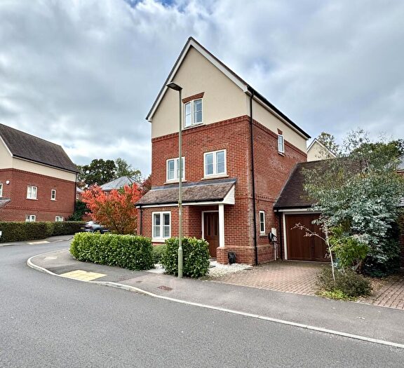 3 Bedroom Detached House For Sale In Baldwin Close, Hartley Wintney, RG27