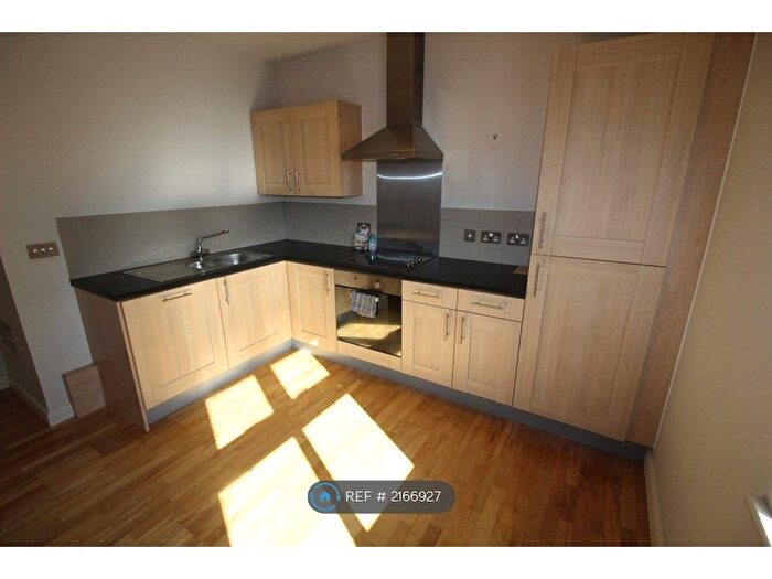 2 Bedroom Flat To Rent In Free School Lane, Halifax, HX1