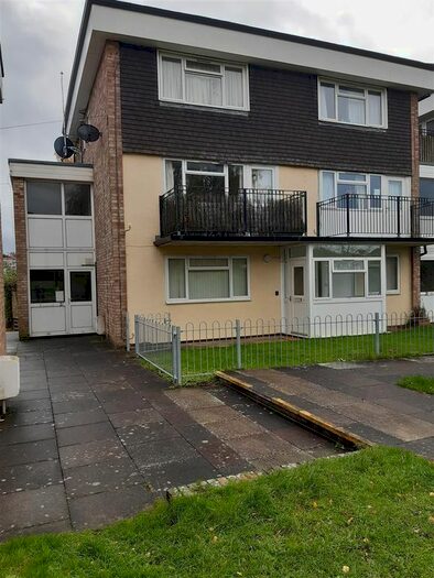 2 Bedroom Flat To Rent In Greenfields, Kington, HR5