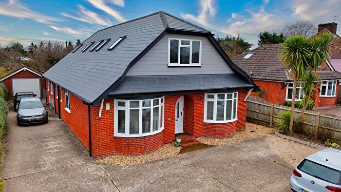 4 Bedroom Chalet To Rent In Ringwood, BH24
