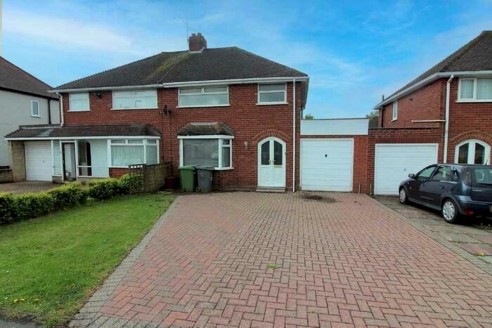 3 Bedroom Semi-Detached House To Rent In Belton Avenue, Wednesfield, Wolverhampton, WV11