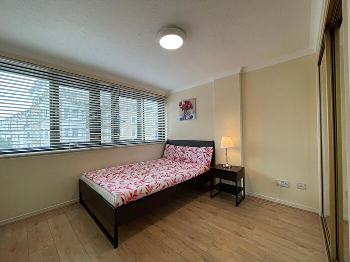 2 Bedroom Flat To Rent In Earls Court Road, London, SW5