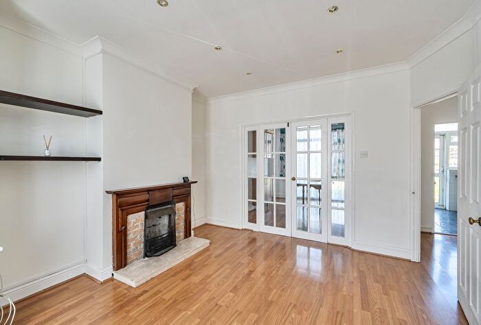 3 Bedroom Semi-Detached House For Sale In Princes Avenue, London, NW9