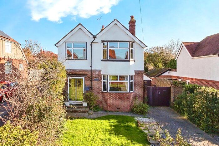 4 Bedroom Bungalow For Sale In Highgate Hill, Hawkhurst, Cranbrook, Kent, TN18