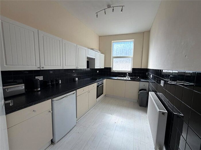 1 Bedroom Apartment To Rent In - Queen Street, Rhyl, Denbighshire, LL18