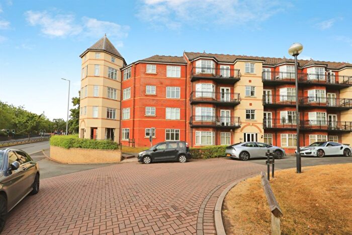 2 Bedroom Flat For Sale In Penn Road, Wolverhampton, WV3