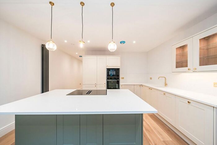 2 Bedroom Flat For Sale In Candler Mews, Twickenham, TW1