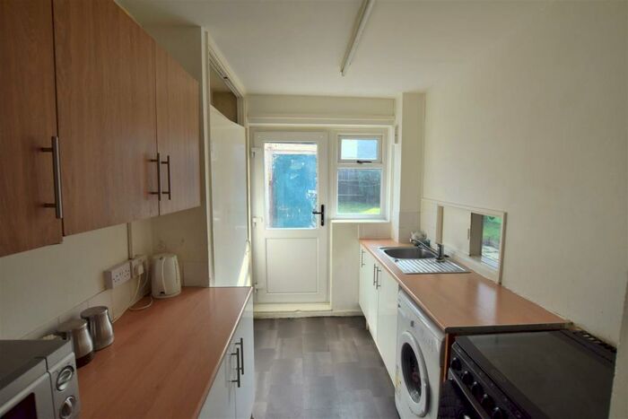 3 Bedroom Semi-Detached House To Rent In St James Lane, Willenhall, Coventry, CV3