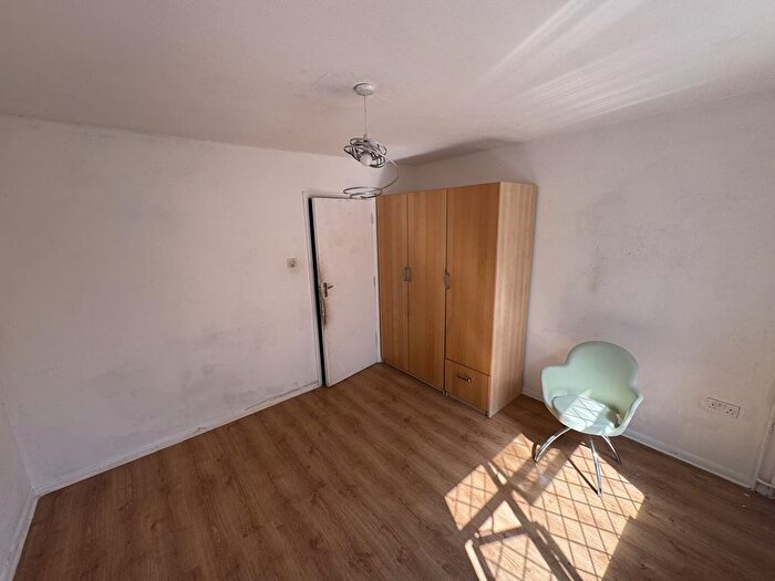 1 Bedroom Property To Rent In Buckingham Close, London, W5