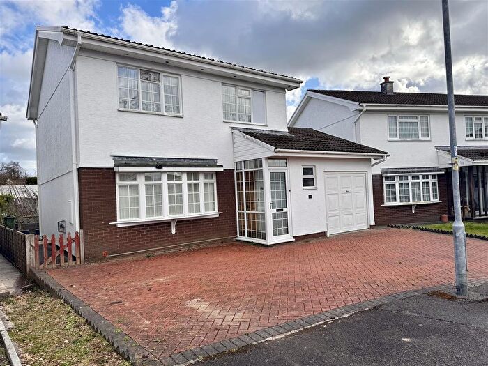 3 Bedroom Detached House For Sale In Llwyn Y Bryn, Ammanford, SA18