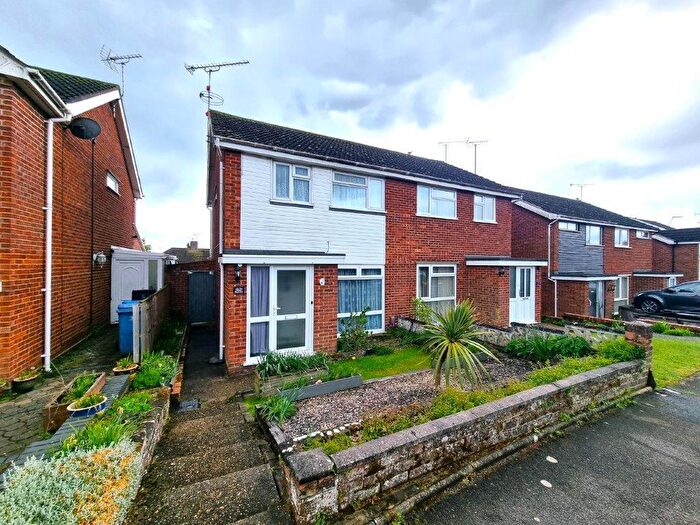 3 Bedroom Semi-Detached House For Sale In Chatsworth Crescent, Ipswich, IP2